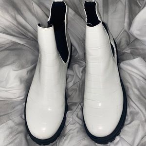 Forever 21 white booties